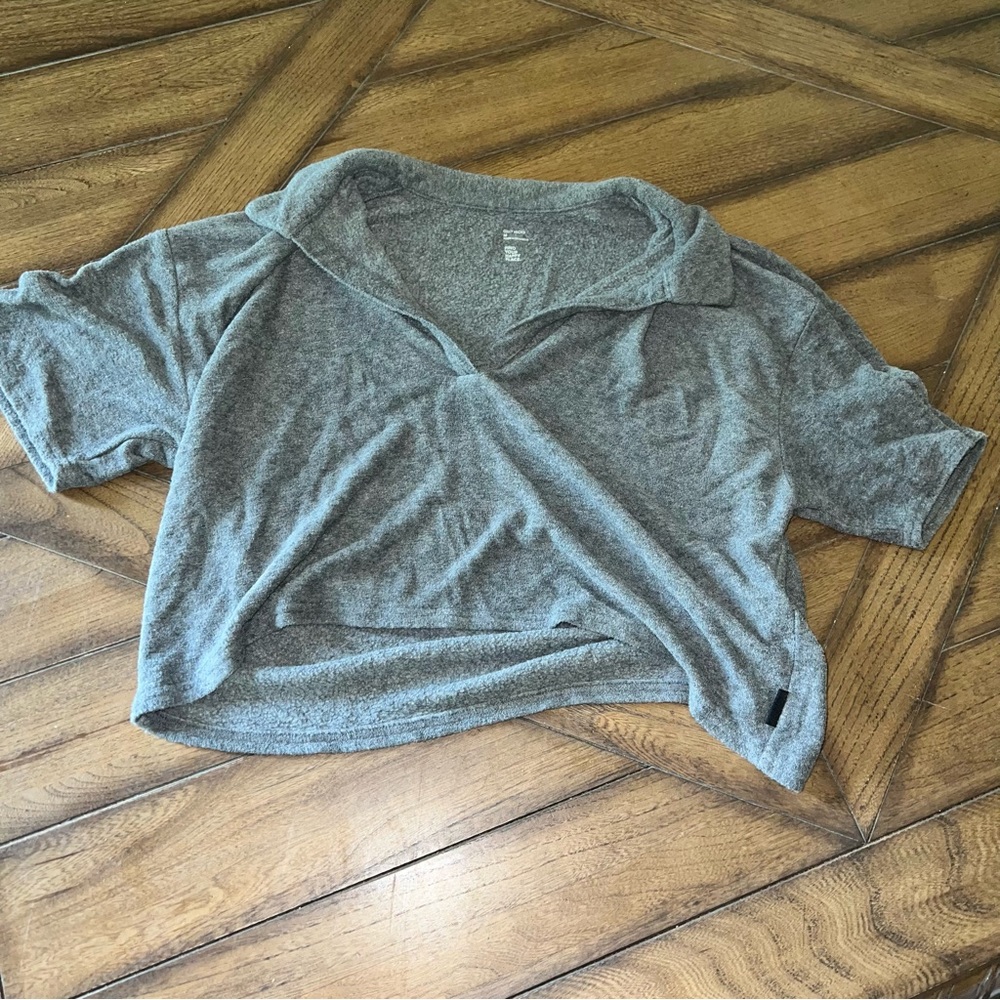 Gully Hicks Cropped Collard Tee